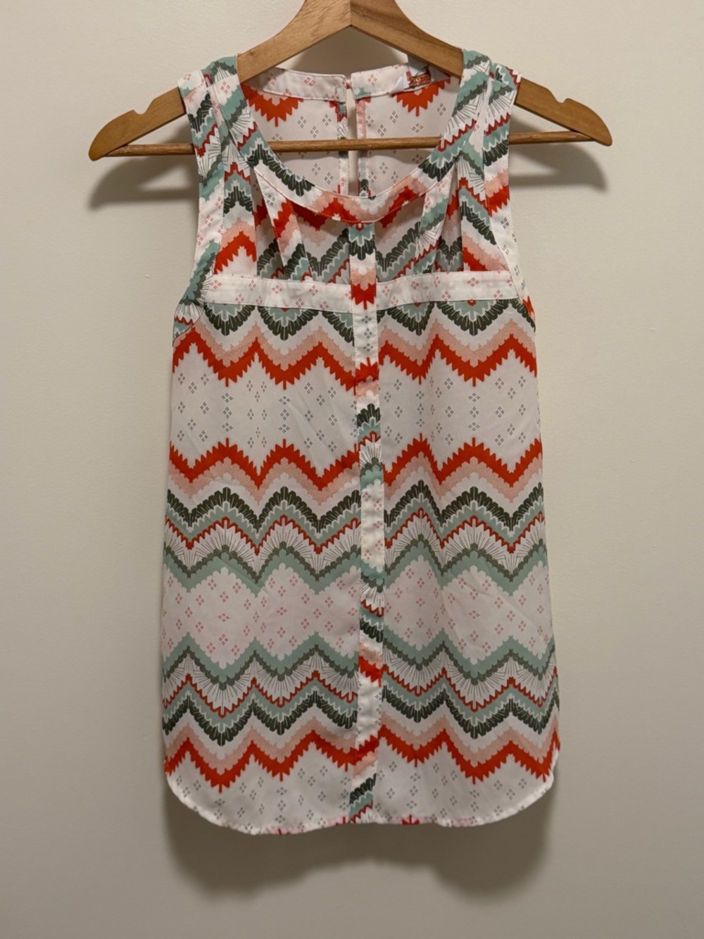 Sleeveless chiffon blouse top size S chevron print y2k